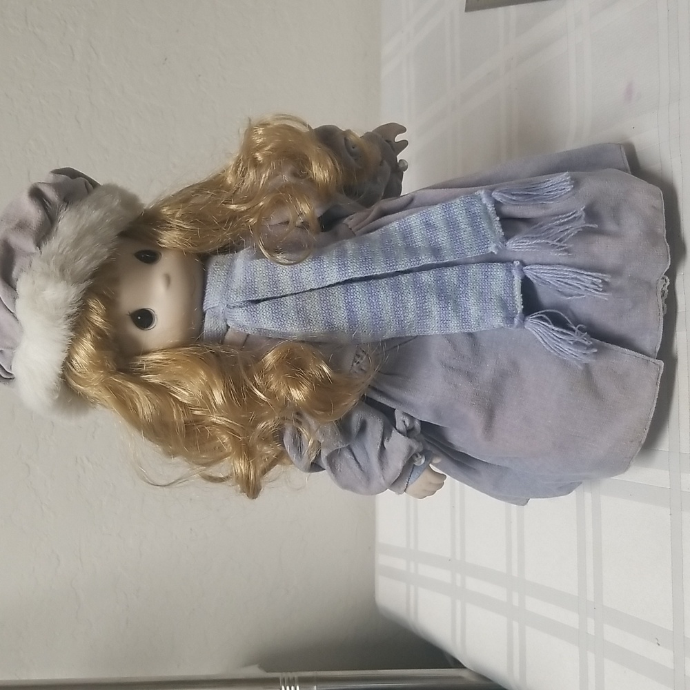 PRECIOUS MOMENTS 14/15" TALL EUC, "Winter's Song"  Enesco Four Season Series